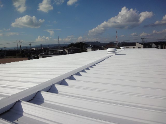 遮熱塗料ミラクール施工実績2012　群馬県太田市　ガルバニウム鋼板屋根　S100クールホワイト