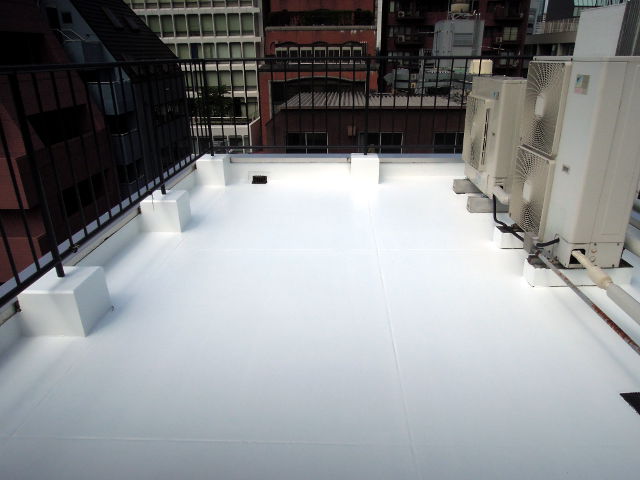 遮熱塗料ミラクール施工実績2012　東京都　キハラ（株）様本社屋上屋根　U600クールホワイト